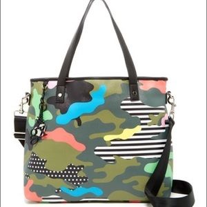 GX BY GWEN STEFANI KEONA 2 FAUX LEATHER CAMO TOTE